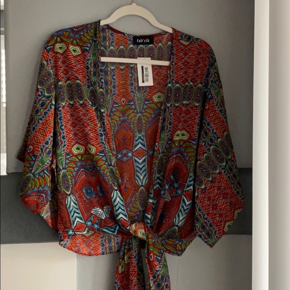 ✨NWT✨ FAB’RIK Patterned Red Blue Green Tie Top